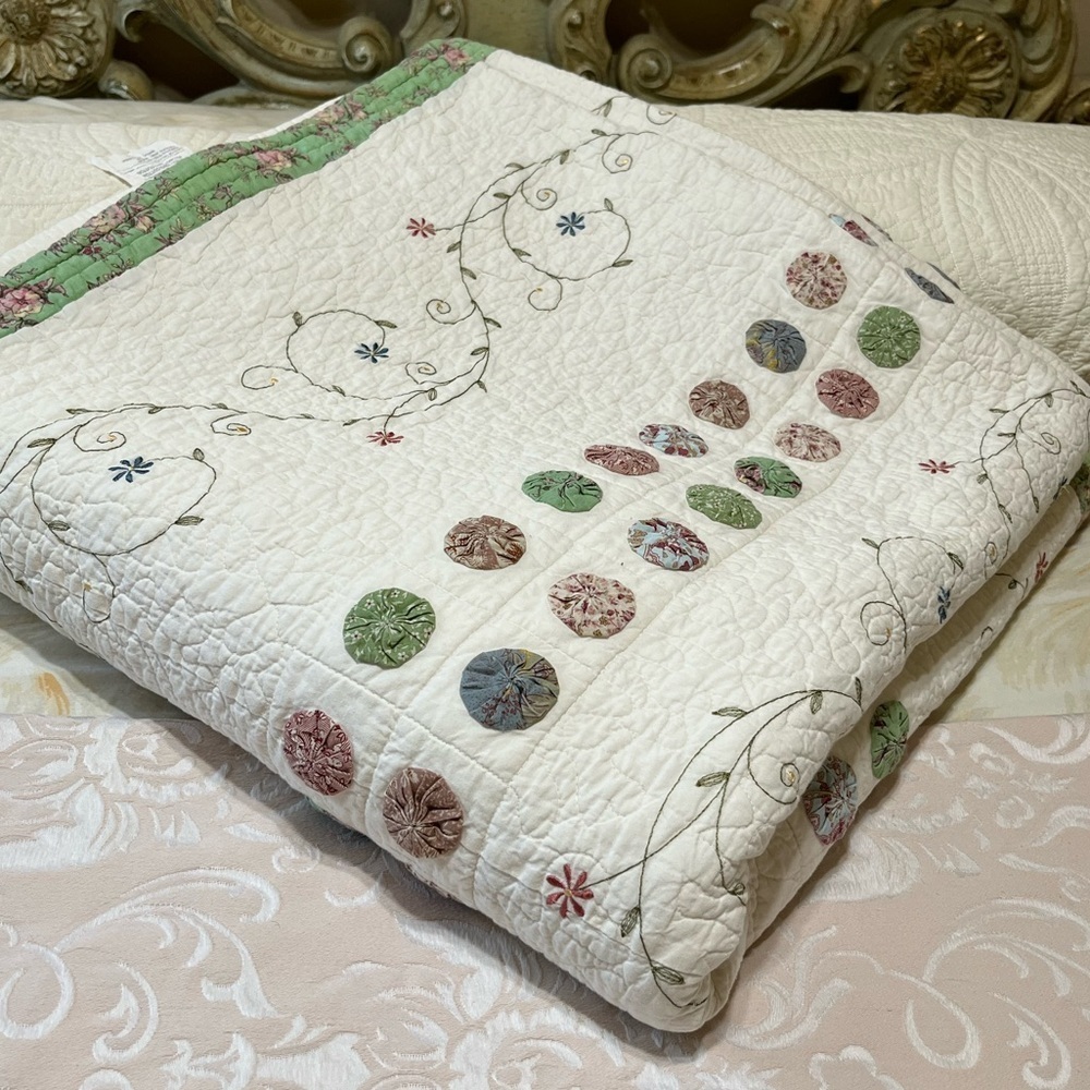 YO YO QUILT, SUFFOLK PUFF QUILT, NOSTALGIC HOME FASHIONS, QUEEN SIZE - Picture 3 of 11